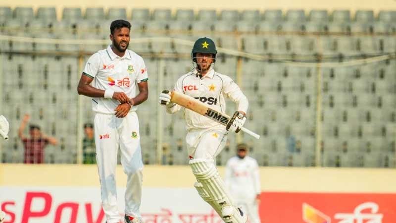 অভিষেকেই উজ্জ্বল পাকিস্তানের দুই ব্যাটার