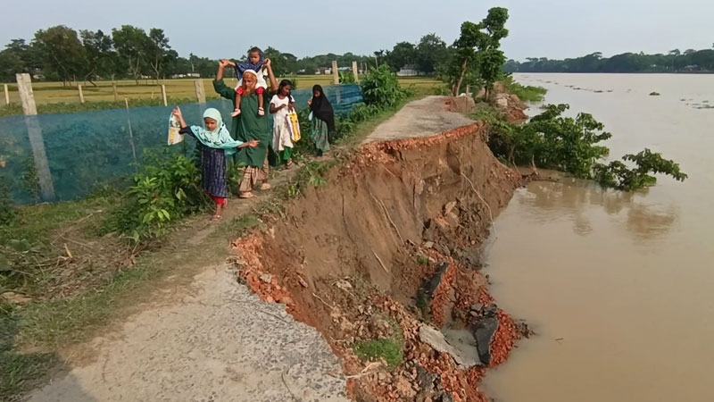 নেত্রকোনার কংস নদের তীরে ভাঙন