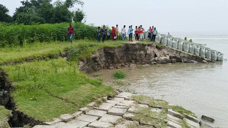 সিরাজগঞ্জে ভাঙনে যমুনাগর্ভে শতাধিক বাড়ি ও প্রতিষ্ঠান