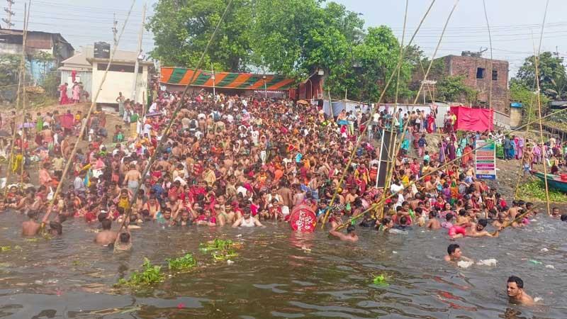 লাঙ্গলবন্দে শুরু অষ্টমী স্নানোৎসব, লাখো পুণ্যার্থীর ঢল