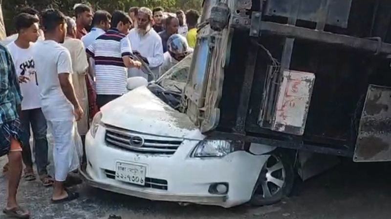 একদিনে পৃথক সড়ক দুর্ঘটনায় ১২ জনের মৃত্যু
