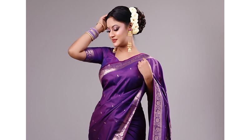 জোড়া সিনেমা নিয়ে মৌ খান