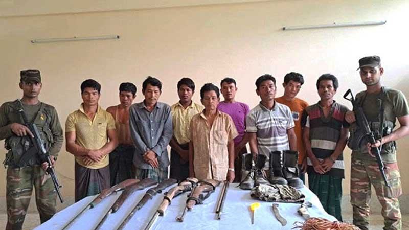 বান্দরবানে অস্ত্রসহ ৯ জন আটক