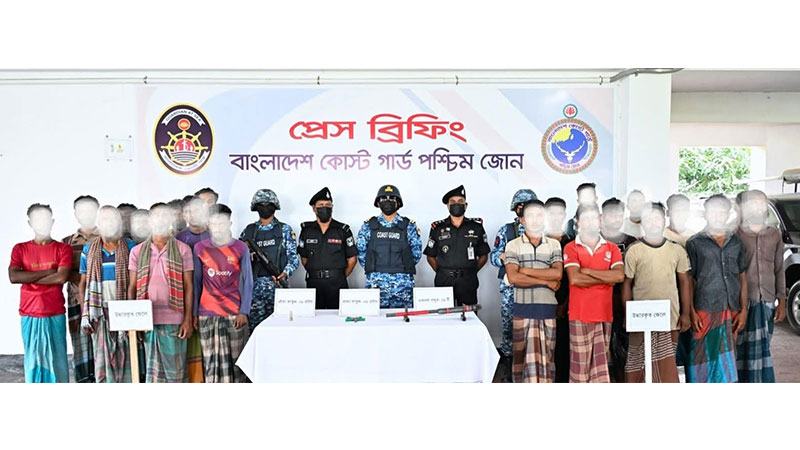 সুন্দরবনে জিম্মি ২১ জেলেকে উদ্ধার করেছে কোস্টগার্ড