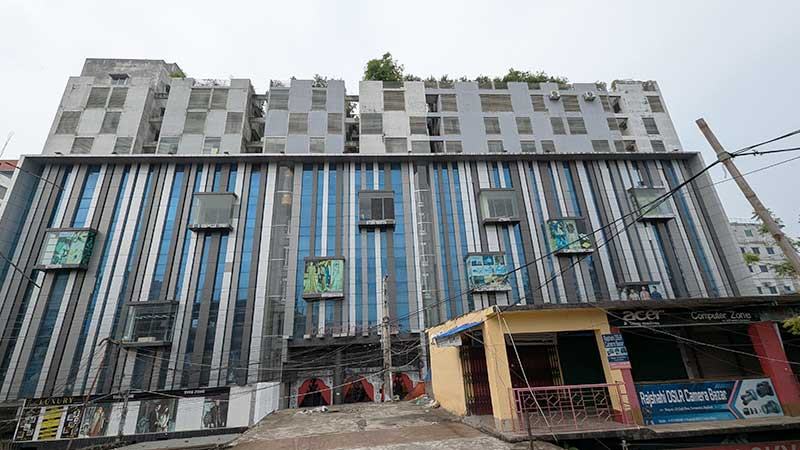 ঋণ খেলাপির দায়ে নিলামে উঠছে থিম ওমর প্লাজা