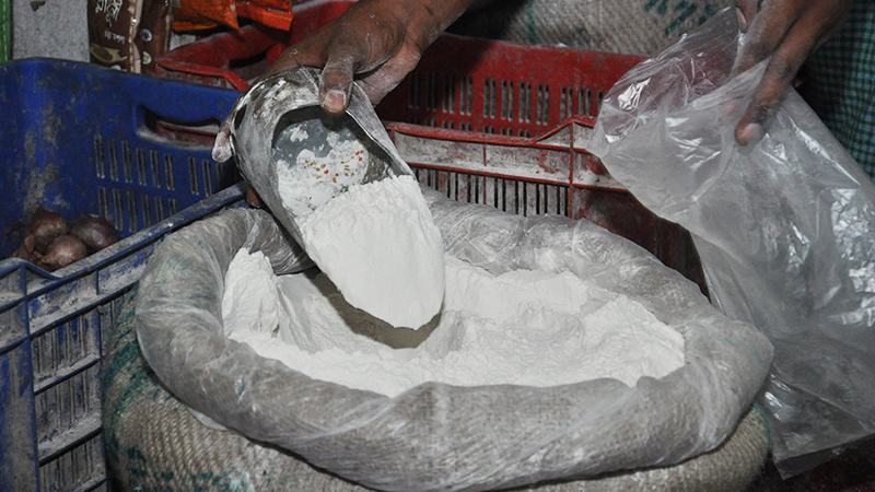 সাতক্ষীরায় খোলাবাজারে দাম বেড়েছে আটা-ময়দার