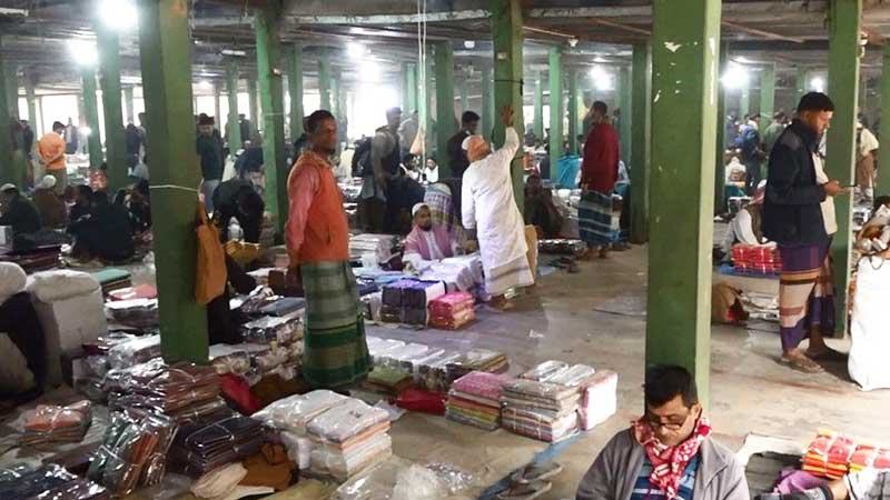 শেষ সময়ে জমজমাট সিরাজগঞ্জের কাপড়ের হাট