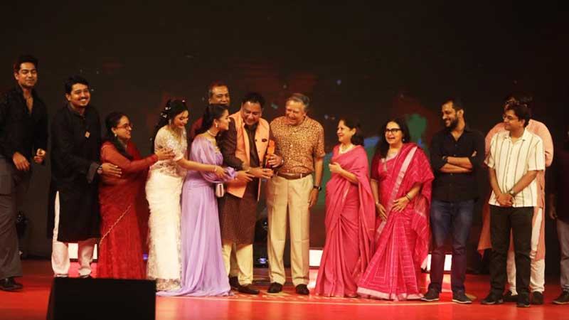 ব্লেন্ডারস চয়েস-দ্য ডেইলি স্টার ওটিটি অ্যাওয়ার্ডসে সেরা হলেন যারা