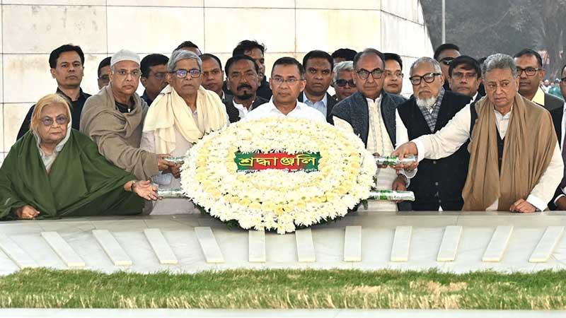 দেড় যুগ পর বাবার সমাধিতে তারেক রহমানের শ্রদ্ধা