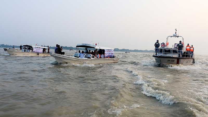ইলিশ রক্ষায় চাঁদপুরে নৌ-শোভাযাত্রা