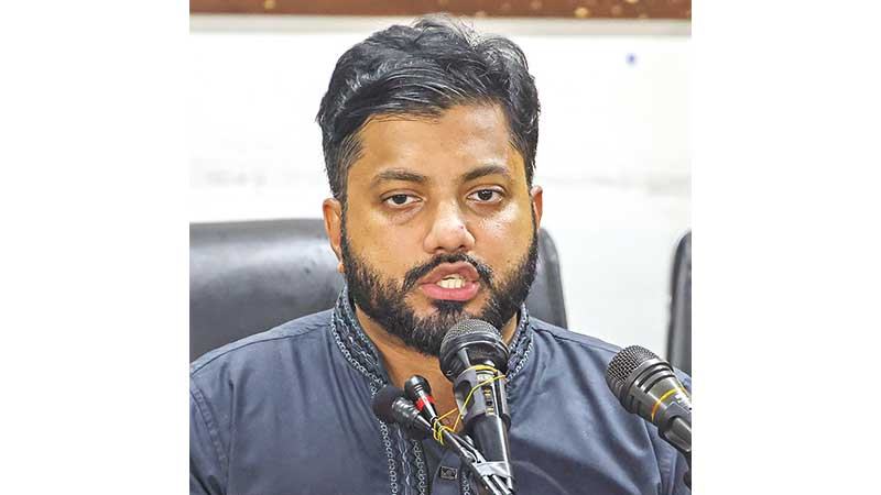 ইশরাক হোসেনের পদত্যাগপত্র গ্রহণ প্রজ্ঞাপন জারি