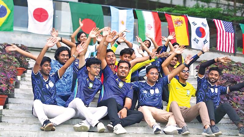 ফুটবল মাঠে সংস্কৃতির উৎসব