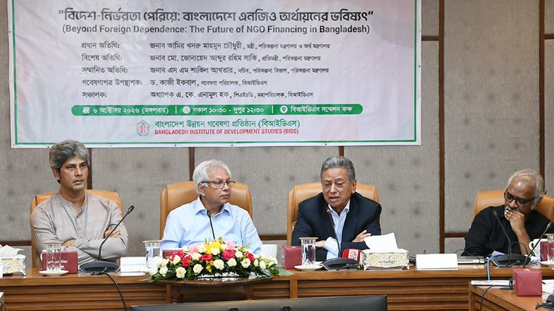 ২০২৫ সালে বৈশ্বিক অনুদান কমেছে ১৯%, চাপের মুখে দেশের এনজিও খাত