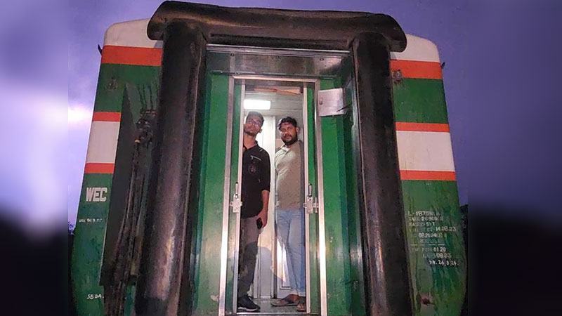 নিম্নমানের যন্ত্রাংশ ব্যবহারে বাড়ছে চলন্ত ট্রেনে ইঞ্জিন ও বগি বিচ্ছিন্নের ঘটনা