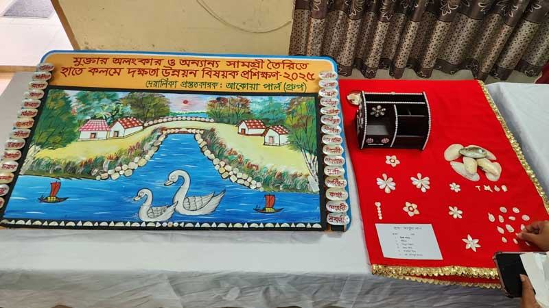 মুক্তা-ঝিনুকের কারুকাজ খচিত শোপিস