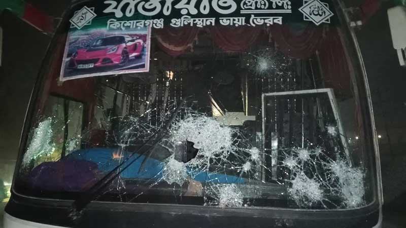 গণসংবর্ধনায় যাওয়ার পথে বিএনপির গাড়িবহরে হামলা