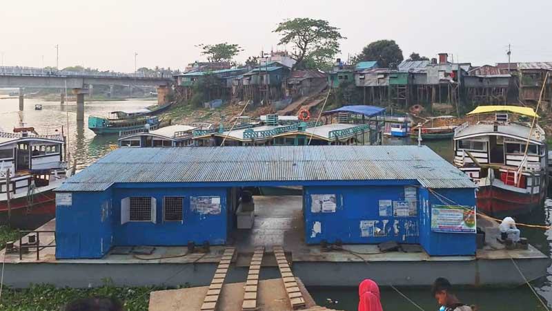 জ্বালানি তেল সংকটে পার্বত্য অঞ্চলে নৌযান চলাচল বন্ধের উপক্রম