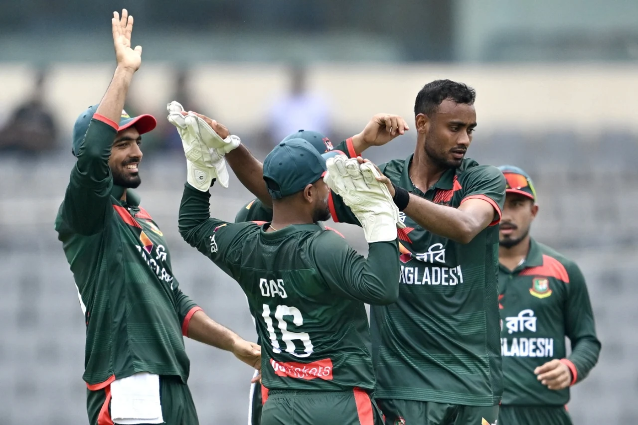 ২২১ রানে অলআউট বাংলাদেশ