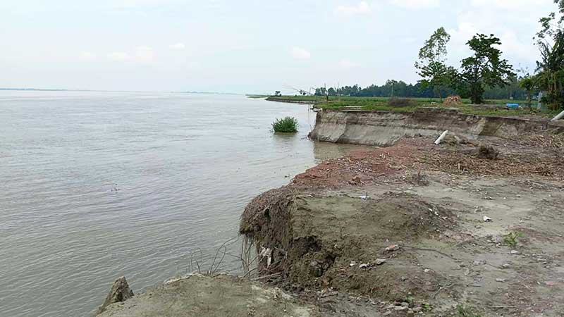 জামালপুরে যমুনা ও দশানী নদীতে ভাঙন, সড়কের পাশে আশ্রয় নিচ্ছে মানুষ