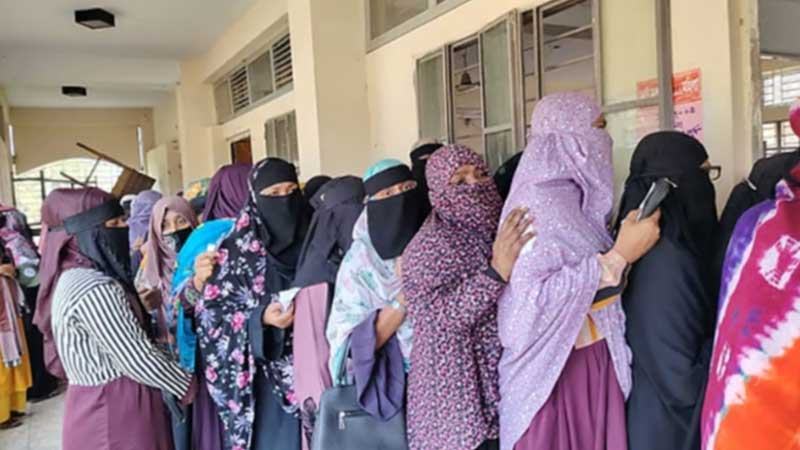 ৫৪ বছরের নীরবতা ভেঙে ভোট দিলেন রূপসা দক্ষিণ ইউনিয়নের নারীরা