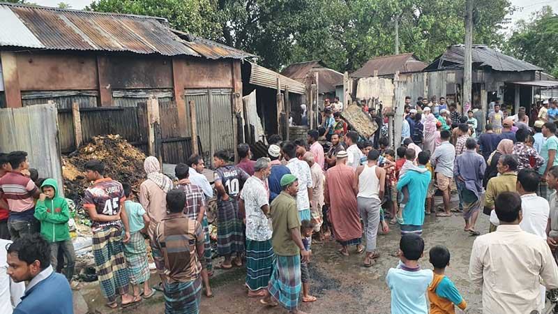 কুড়িগ্রামের কচাকাটা বাজারে অগ্নিকাণ্ড