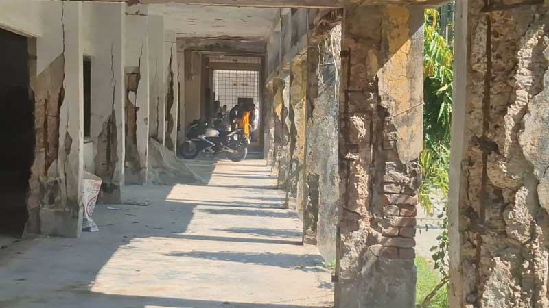 শিক্ষক ও অবকাঠামো সংকটে ব্যাহত শতবর্ষী বিদ্যাপীঠের শিক্ষা কার্যক্রম