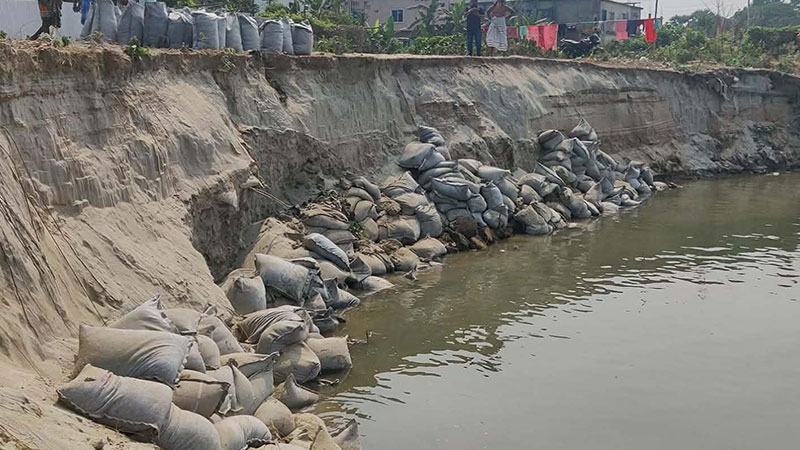 হুমকিতে মেঘনা ধনাগোদা সেচ প্রকল্পের বেড়িবাঁধ