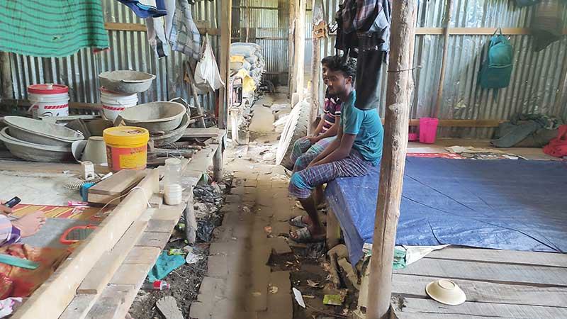 স্বাস্থ্যঝুঁকিতে পার্বত্য চট্টগ্রামে উন্নয়ন প্রকল্পে নিয়োজিত শ্রমিকরা