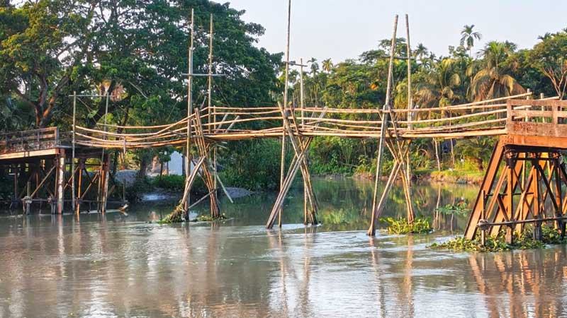 ছয় বছরেও সংস্কার হয়নি ভাঙা ব্রিজ