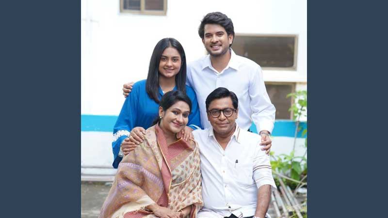 পারিবারিক টানাপড়েনের গল্পে পার্থ ও নওবা
