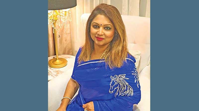 বাবার স্মৃতি তুলে ধরবেন দিঠি আনোয়ার