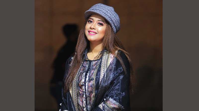 যুক্তরাজ্যে প্রথমবার গাইবেন ঐশী