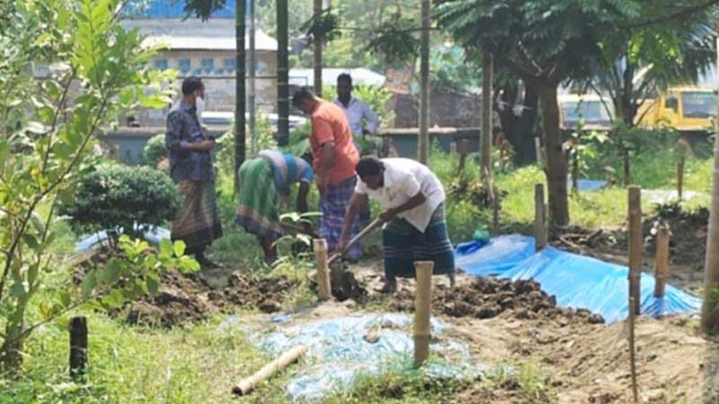 ময়নাতদন্তের জন্য তোলা হয়েছে হৃদয়ের মরদেহ