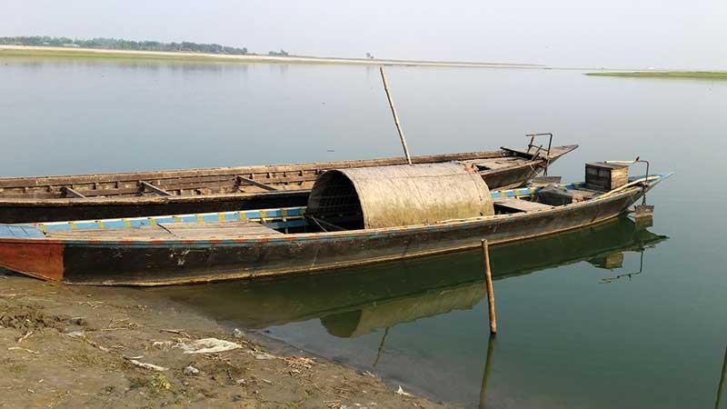 নাব্য সংকটে বন্ধের উপক্রম যমুনার ১০ নৌপথ