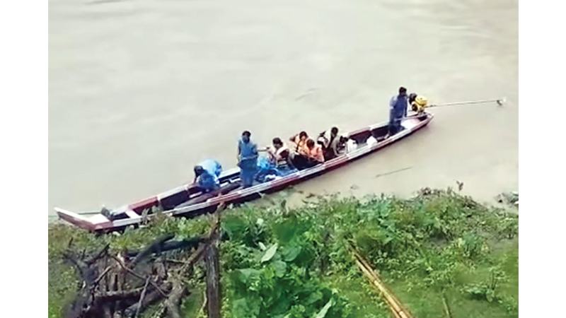ফিরিয়ে আনা হয়েছে বৃষ্টিতে আটকা পড়া ১১০ পর্যটককে