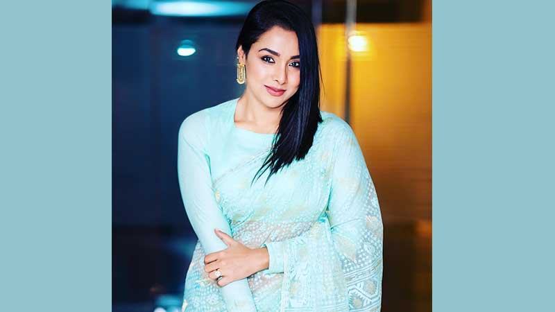 জীবনের গল্প নিয়ে নায়িকার চরিত্রে রুনা খান