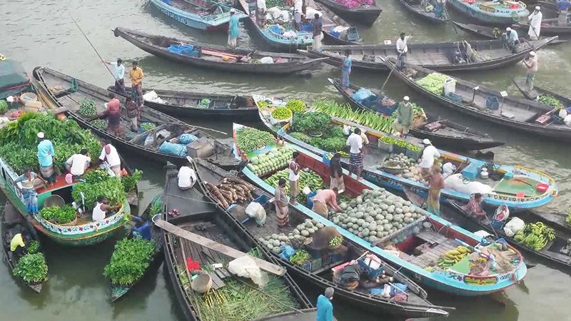 পিরোজপুরের বৈঠাকাটা, বেলুয়া নদীতে বাহারি পণ্যের সমাহার
