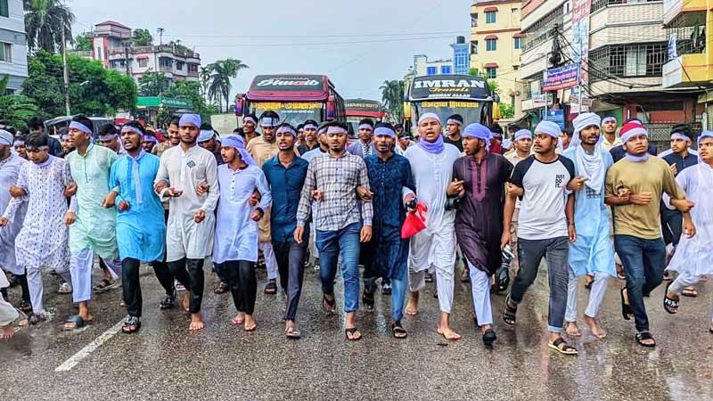 বরিশালে কারিগরি শিক্ষার্থীদের সড়ক অবরোধ