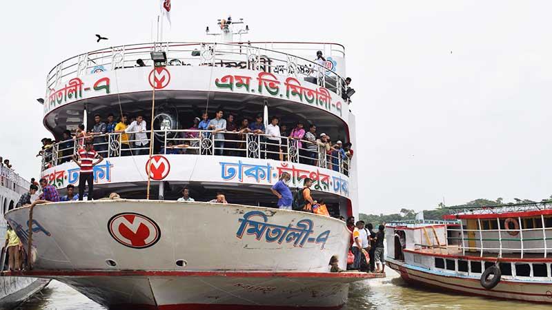 লঞ্চের ভাড়া বাড়ালেও মনোযোগ নেই সেবার মানে