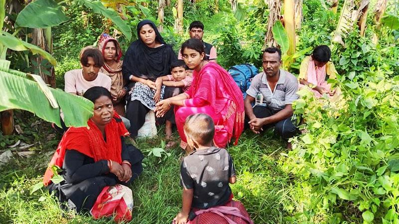 চুয়াডাঙ্গায় অবৈধভাবে সীমান্ত অতিক্রমের সময় আটক ১০