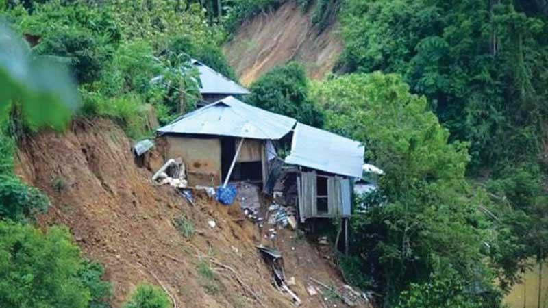 টানা বর্ষণে রাঙ্গামাটিতে পাহাড় ধসের শঙ্কা, সতর্কতা জারি