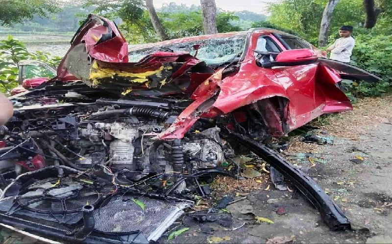বাগেরহাটে গাছের সঙ্গে প্রাইভেটকারের ধাক্কা, নিহত ২