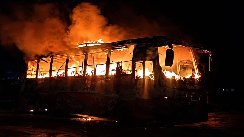 চার জেলায় দাঁড়িয়ে থাকা বাস ও ট্রাকে আগুন