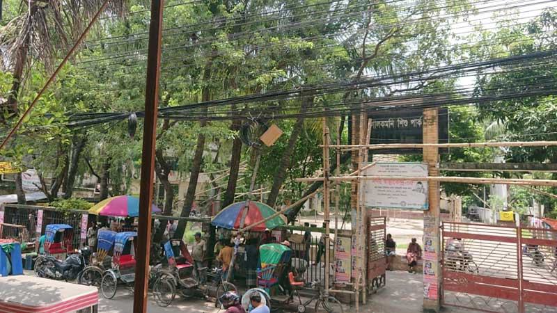 খুলনায় শিশুপার্কগুলোয় বিনোদনের উপযুক্ত পরিবেশ নেই