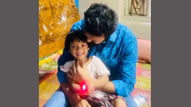 রোগীর ডাকে ছুটতেন সাইফুল, বাবাকে খুঁজছে চার বছরের ফাইসা