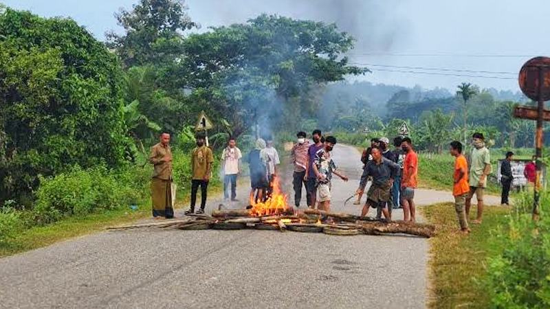 রাঙ্গামাটি-খাগড়াছড়ি মহাসড়কে অবরোধ পালন