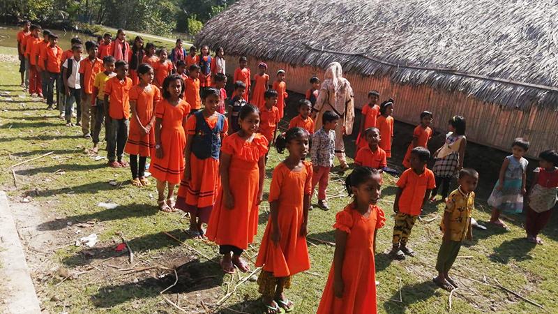 ঝুঁকি নিয়ে ২০০ প্রাথমিক বিদ্যালয়ে চলছে পাঠদান
