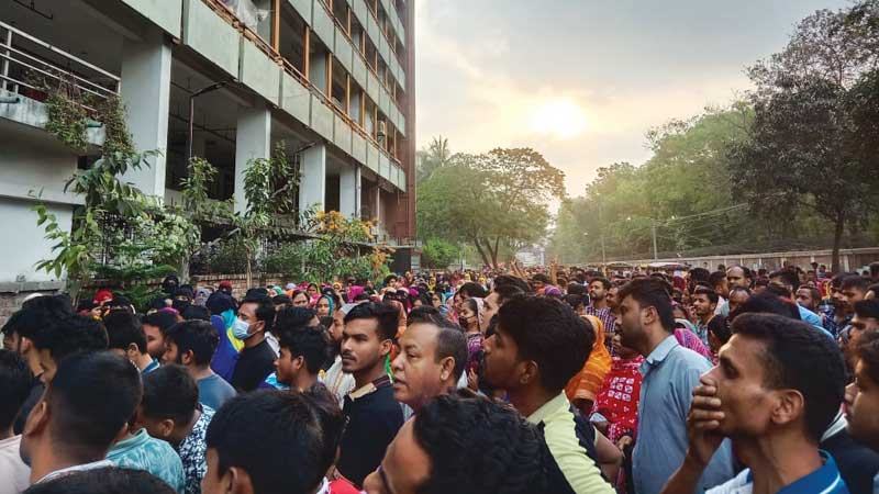 টঙ্গীতে দুই পোশাক কারখানায় শ্রমিক অসন্তোষ