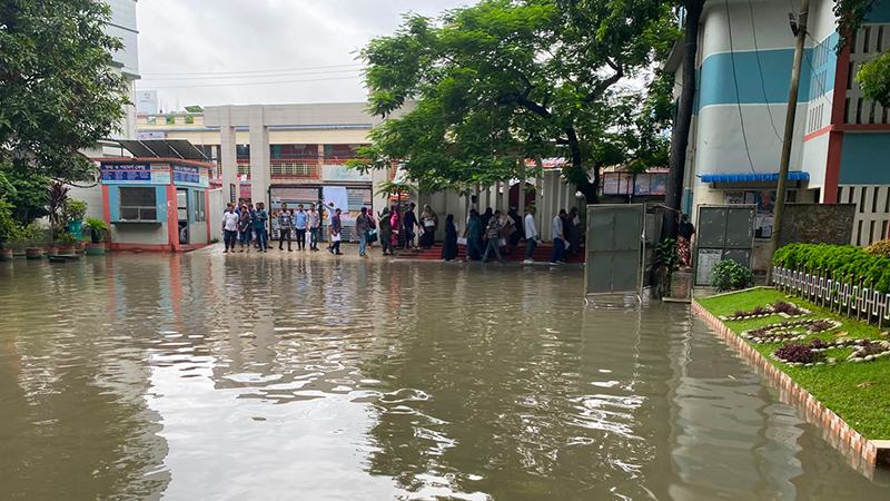 পানি নিষ্কাশনের দুর্বল অবকাঠামোতে ডুবছে গাজীপুর