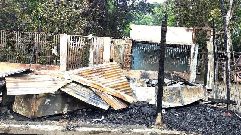 কুমিল্লায় মাইকে ঘোষণা দিয়ে চার মাজারে ভাংচুর অগ্নিসংযোগ